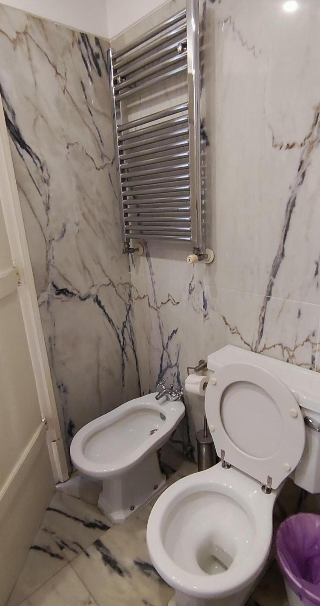 Hospedagem domiciliar Triplo Com Wc Privativo No Coracao Do Chiado Lisboa